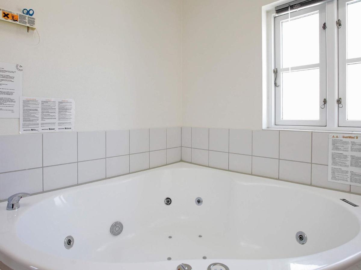 4 Person Holiday Home In Bl Vand 布拉万德 外观 照片